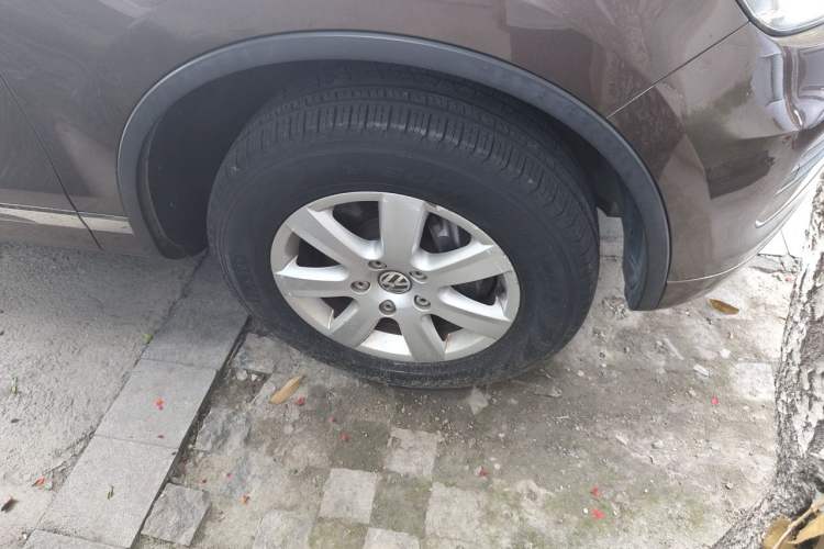 Used Volkswagen Touareg 2011 3.0 TSI Comfort Version Right Front Wheel Hub