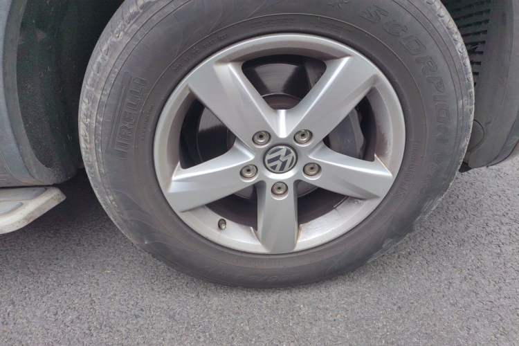 Used Volkswagen Touareg 2011 3.0 TSI High-End Version Right Front Wheel Hub