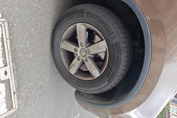 Used Volkswagen Touareg 2011 3.0 TDI Diesel Comfort Version Right Front Wheel Hub