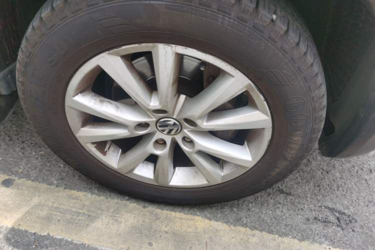 Used Volkswagen Touareg 2011 3.0 TSI Comfort Version Right Front Wheel Hub