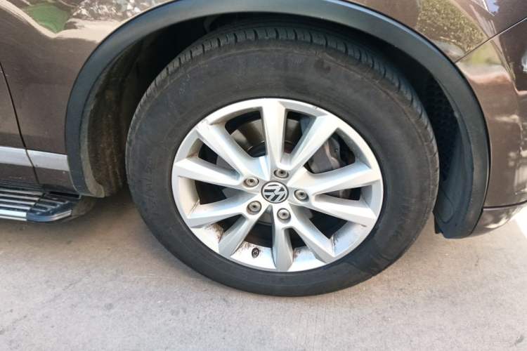 Used Volkswagen Touareg 2011 3.0 TSI High-End Version Right Front Wheel Hub