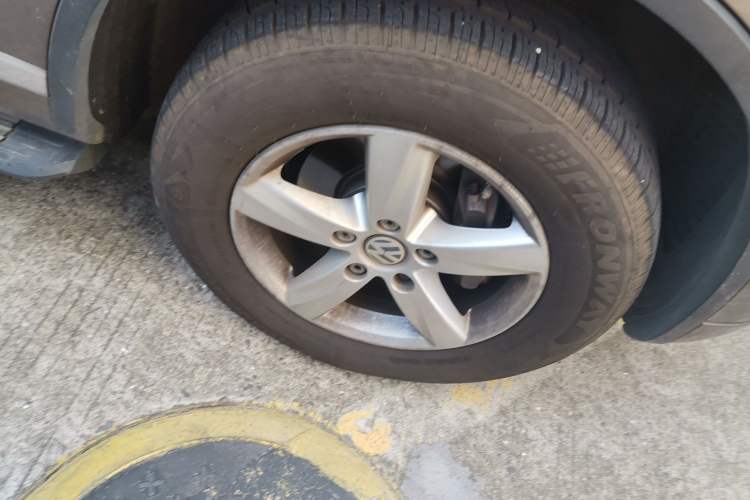Used Volkswagen Touareg 2011 3.0 TSI Comfort Version Right Front Wheel Hub