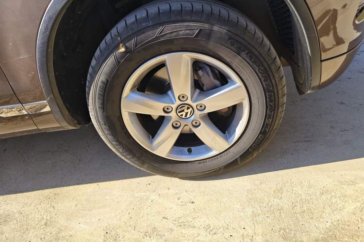 Used Volkswagen Touareg 2011 3.0 TSI Comfort Version Right Front Wheel Hub