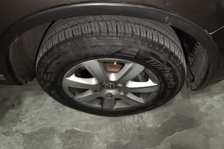 Used Volkswagen Touareg 2011 3.0 TSI Standard Version Right Front Wheel Hub