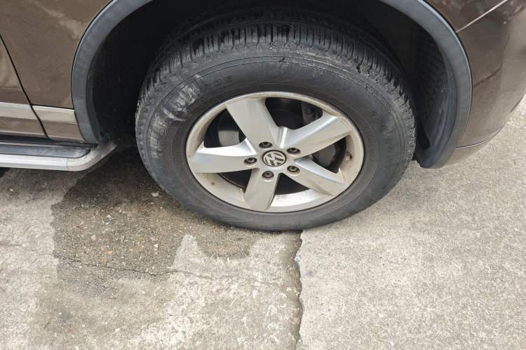 Used Volkswagen Touareg 2011 3.0 TSI Comfort Version Right Front Wheel Hub