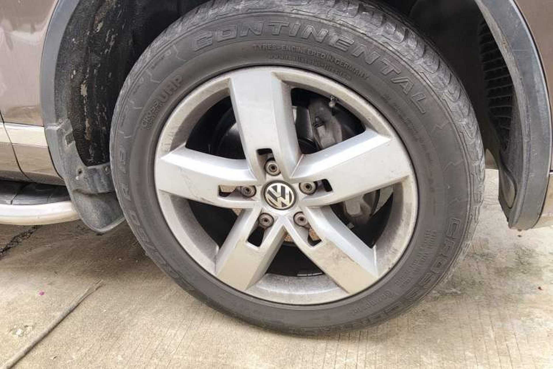 Used Volkswagen Touareg 2011 3.0 TSI Luxury Edition Right Front Wheel Hub