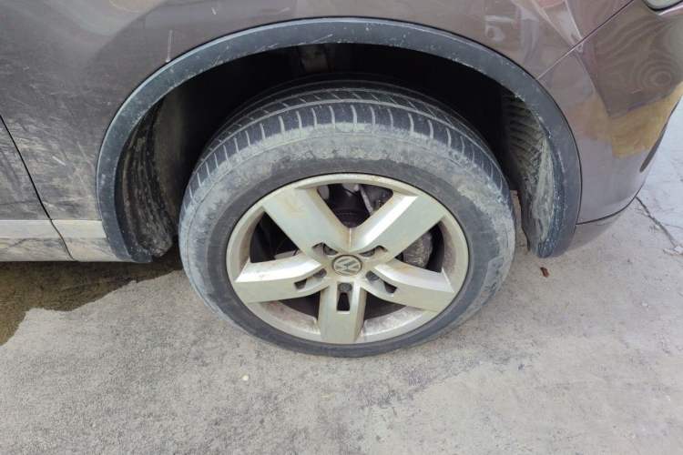 Used Volkswagen Touareg 2011 3.0 TSI Hybrid Right Front Wheel Hub