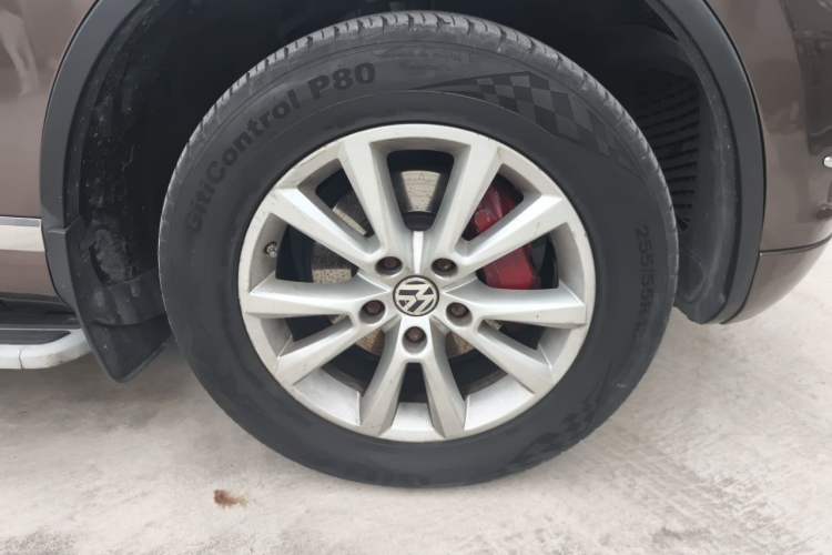 Used Volkswagen Touareg 2011 3.0 TSI High-End Version Right Front Wheel Hub