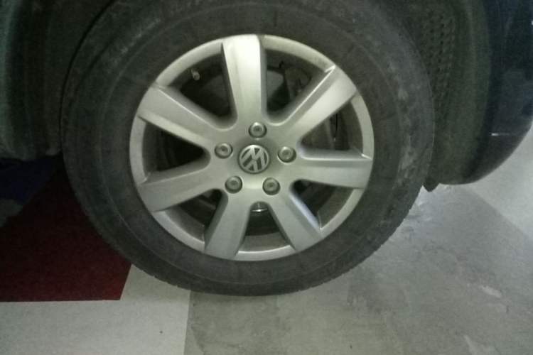 Used Volkswagen Touareg 2011 3.0 TDI Diesel Standard Version Right Front Wheel Hub