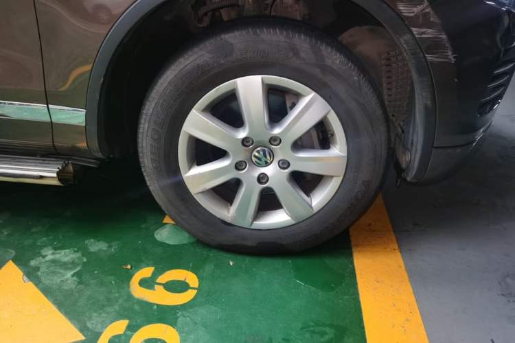 Used Volkswagen Touareg 2011 3.0 TSI Standard Version Right Front Wheel Hub