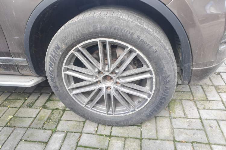 Used Volkswagen Touareg 2011 3.0 TSI Comfort Version Right Front Wheel Hub