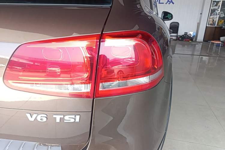 Used Volkswagen Touareg 2011 3.0 TSI High-End Version Right Rear Taillight