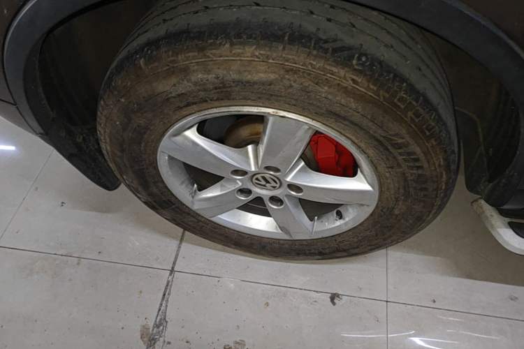 Used Volkswagen Touareg 2011 3.0 TSI Comfort Version Right Rear Wheel Hub
