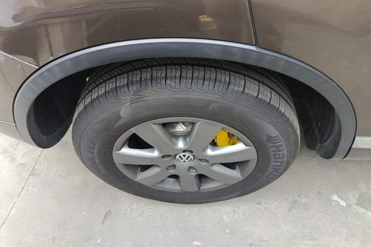 Used Volkswagen Touareg 2011 3.0 TSI Standard Version Right Rear Wheel Hub