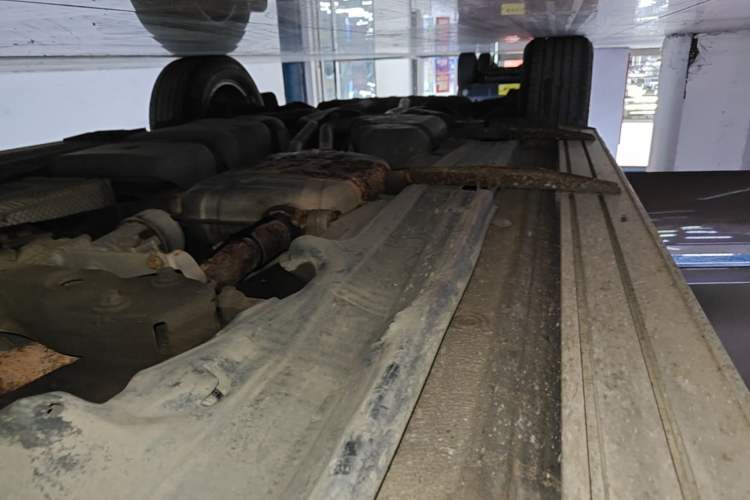 Used Volkswagen Touareg 2011 3.0 TSI Comfort Version Right Side Sill