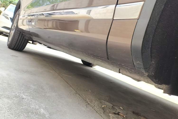 Used Volkswagen Touareg 2011 3.0 TSI Standard Version Right Side Sill