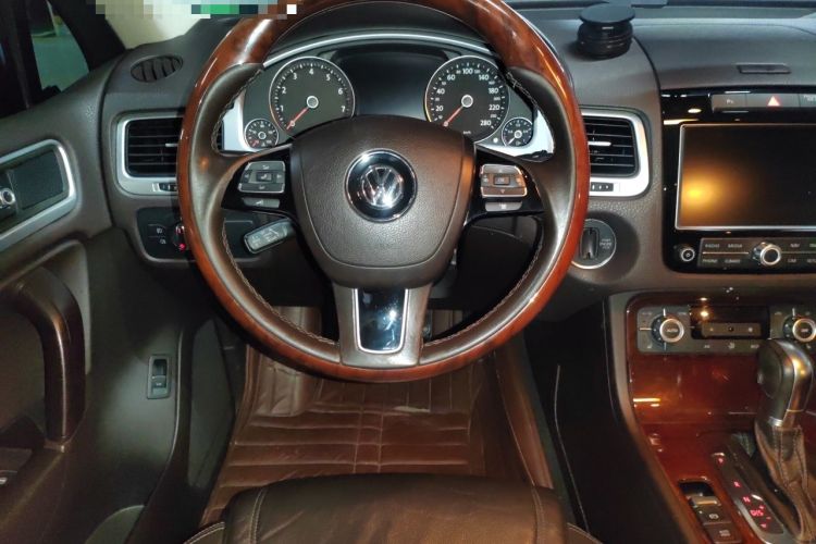 Used Volkswagen Touareg 2011 3.0 TSI Comfort Version Steering Wheel