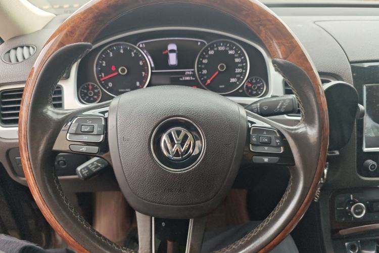 Used Volkswagen Touareg 2011 3.0 TSI Comfort Version Steering Wheel