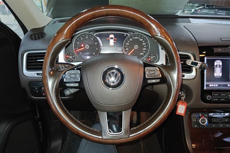 Used Volkswagen Touareg 2011 3.0 TSI Comfort Version Steering Wheel