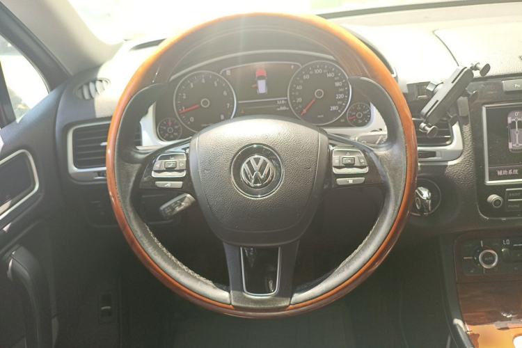 Used Volkswagen Touareg 2011 3.0 TSI Comfort Version Steering Wheel