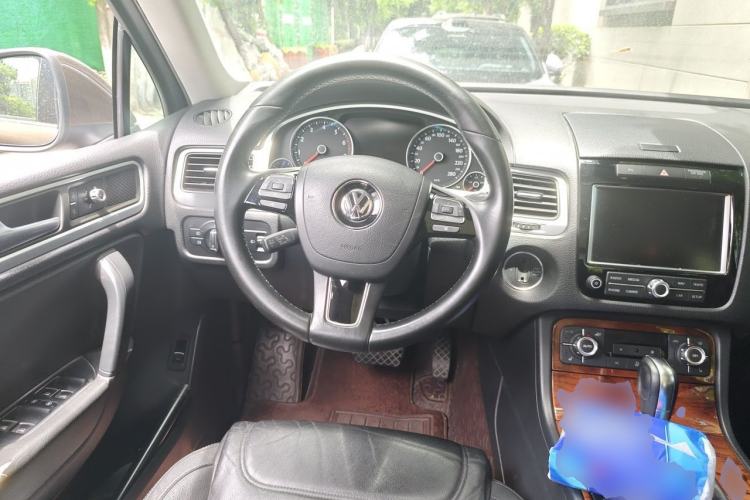 Used Volkswagen Touareg 2011 3.0 TSI Comfort Version Steering Wheel