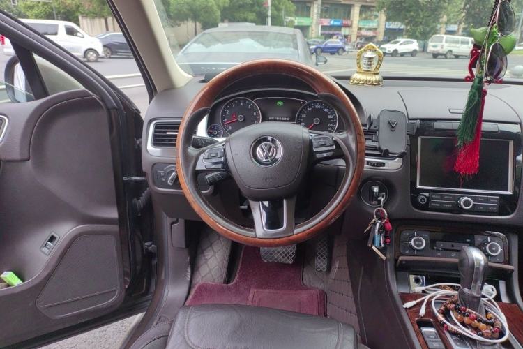 Used Volkswagen Touareg 2011 3.0 TSI High-End Version Steering Wheel