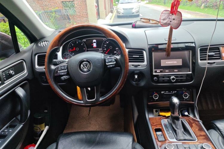 Used Volkswagen Touareg 2011 3.0 TDI Diesel Comfort Version Steering Wheel