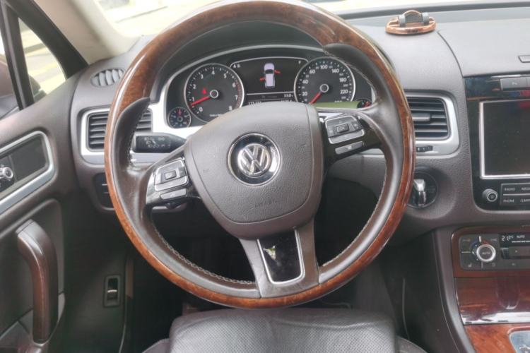 Used Volkswagen Touareg 2011 3.0 TSI Comfort Version Steering Wheel