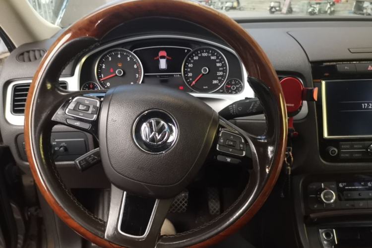 Used Volkswagen Touareg 2011 3.0 TSI Comfort Version Steering Wheel