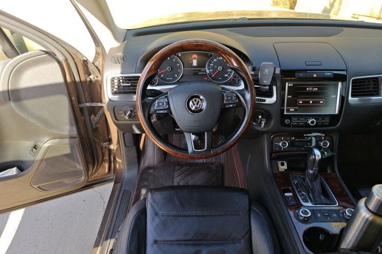Used Volkswagen Touareg 2011 3.0 TSI Comfort Version Steering Wheel