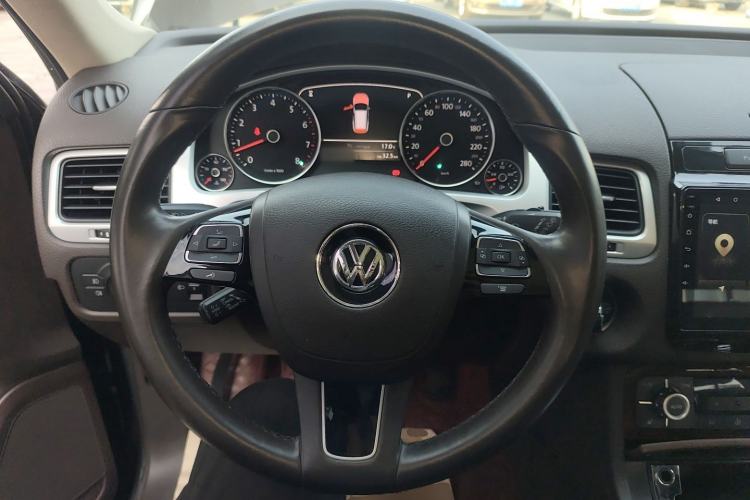 Used Volkswagen Touareg 2011 3.0 TSI Standard Version Steering Wheel