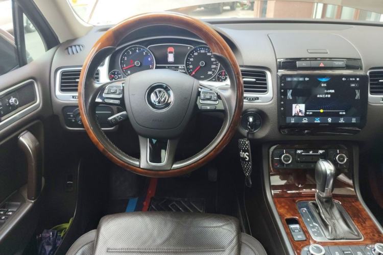 Used Volkswagen Touareg 2011 3.0 TSI Comfort Version Steering Wheel