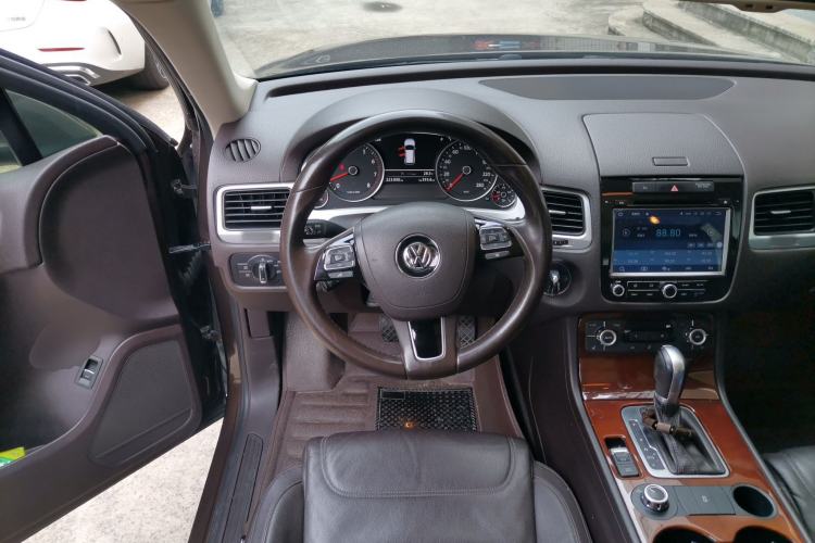 Used Volkswagen Touareg 2011 3.0 TSI Standard Version Steering Wheel