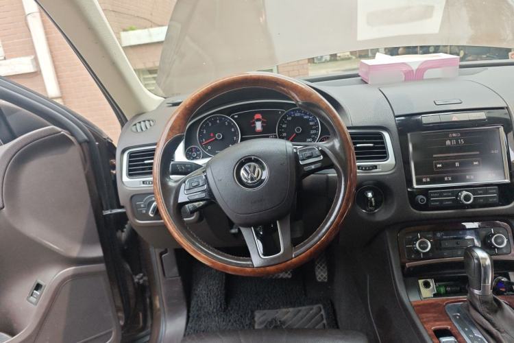 Used Volkswagen Touareg 2011 3.0 TSI Comfort Version Steering Wheel