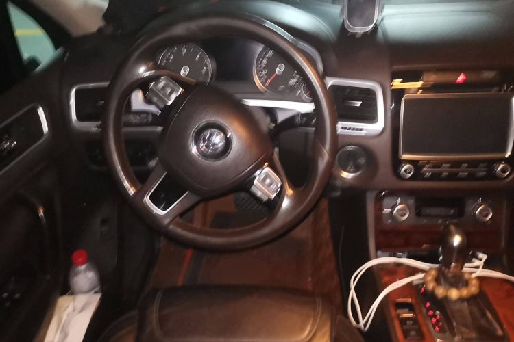 Used Volkswagen Touareg 2011 3.0 TDI Diesel Standard Version Steering Wheel