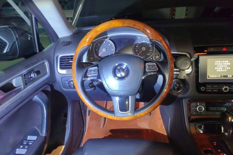 Used Volkswagen Touareg 2011 3.0 TDI Diesel Comfort Version Steering Wheel
