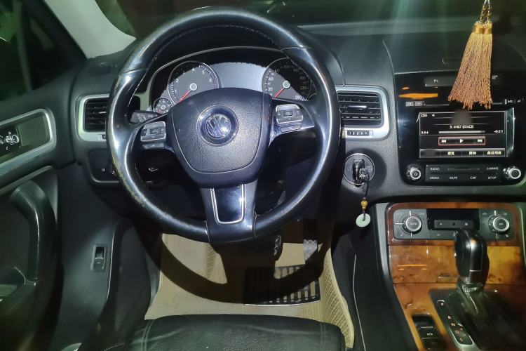 Used Volkswagen Touareg 2011 3.0 TSI Standard Version Steering Wheel