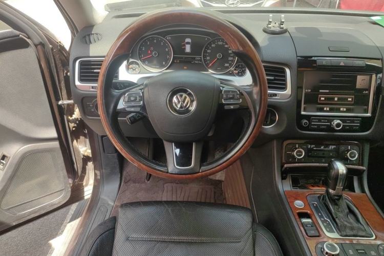 Used Volkswagen Touareg 2011 3.0 TSI Comfort Version Steering Wheel