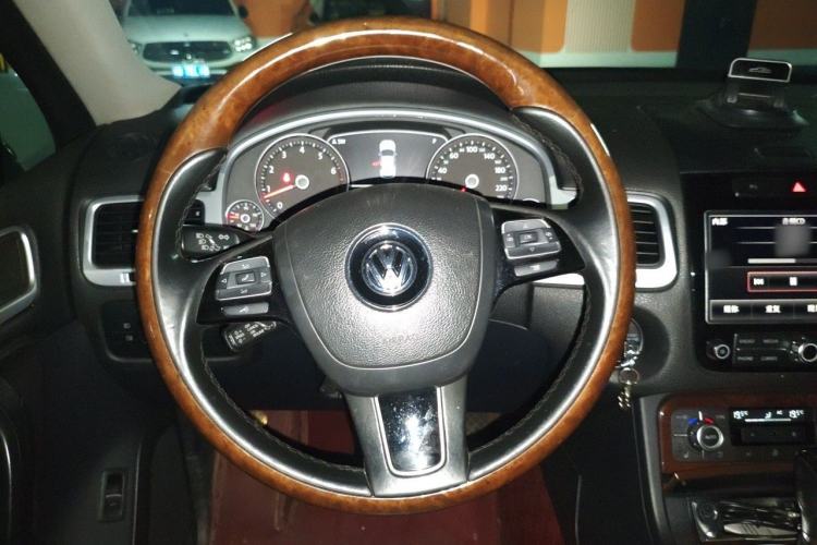 Used Volkswagen Touareg 2011 3.0 TSI Comfort Version Steering Wheel