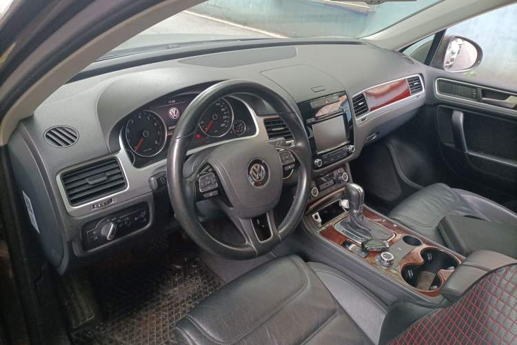 Used Volkswagen Touareg 2011 3.0 TSI Standard Version Steering Wheel