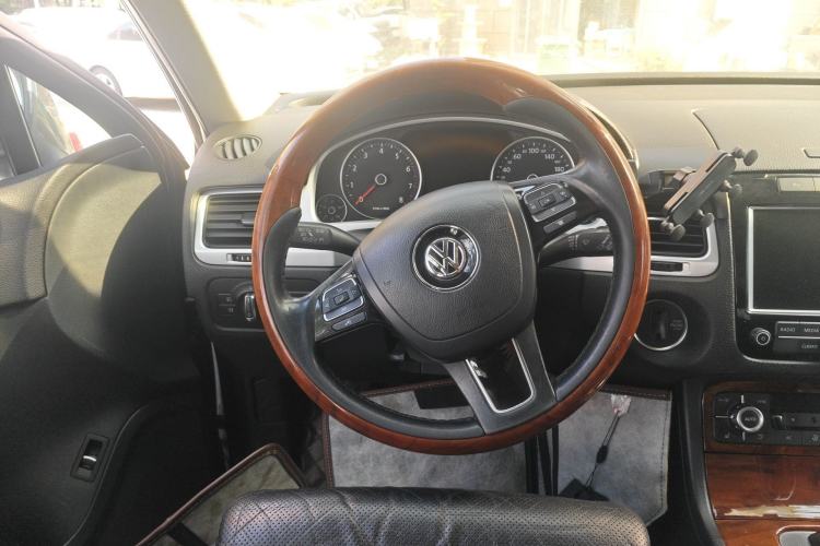 Used Volkswagen Touareg 2011 3.0 TSI Comfort Version Steering Wheel