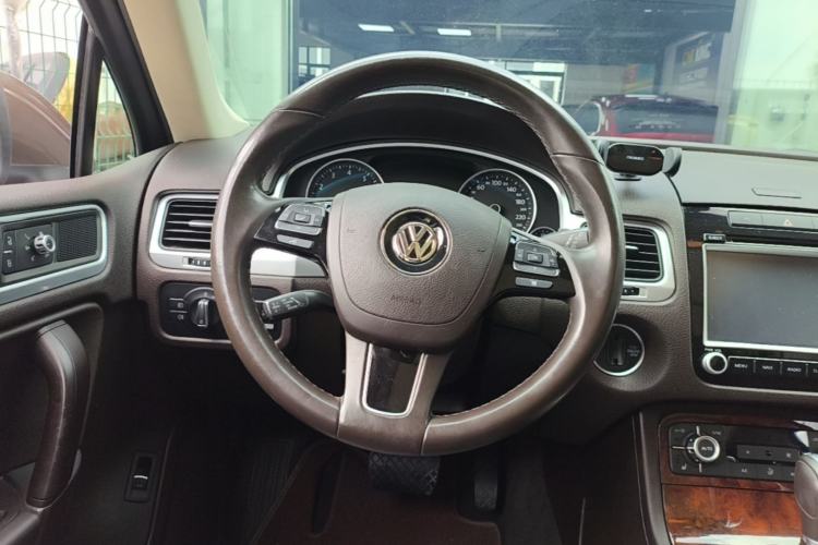 Used Volkswagen Touareg 2011 3.0 TSI Standard Version Steering Wheel