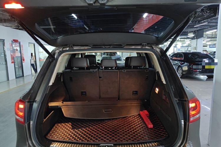 Used Volkswagen Touareg 2011 3.0 TSI Comfort Version Trunk