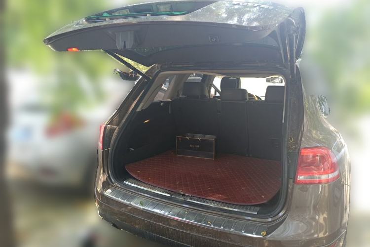 Used Volkswagen Touareg 2011 3.0 TSI Comfort Version Trunk