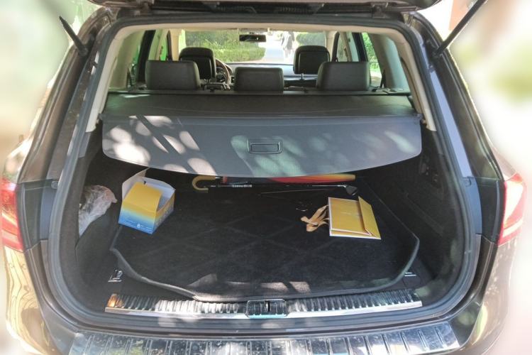 Used Volkswagen Touareg 2011 3.0 TSI High-End Version Trunk
