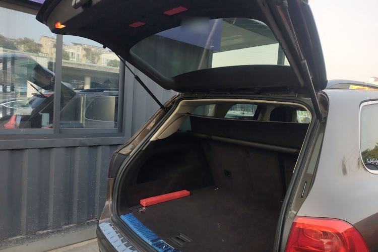 Used Volkswagen Touareg 2011 3.0 TSI Standard Version Trunk