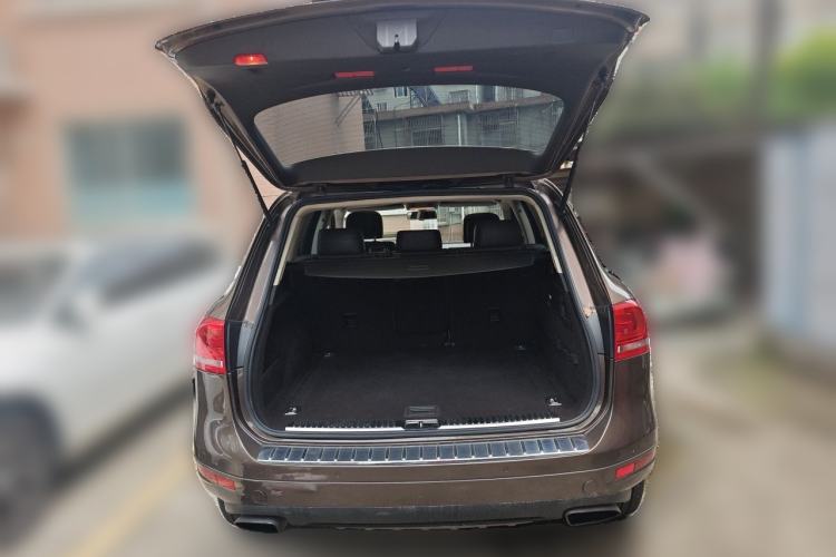 Used Volkswagen Touareg 2011 3.0 TSI Comfort Version Trunk