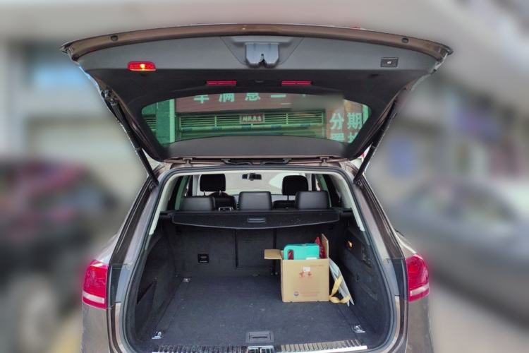 Used Volkswagen Touareg 2011 3.0 TSI Hybrid Trunk