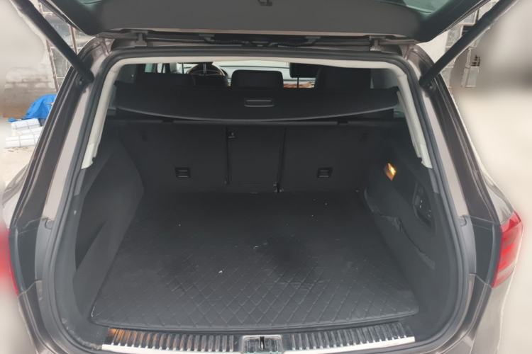 Used Volkswagen Touareg 2011 3.0 TSI High-End Version Trunk