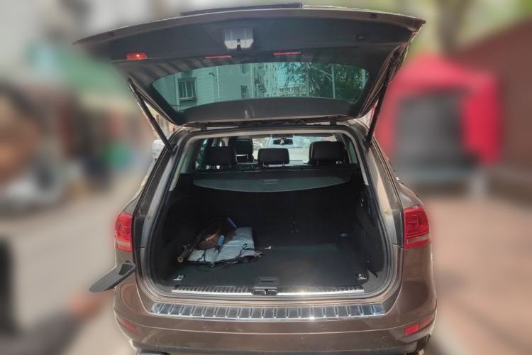 Used Volkswagen Touareg 2011 3.0 TSI Comfort Version Trunk